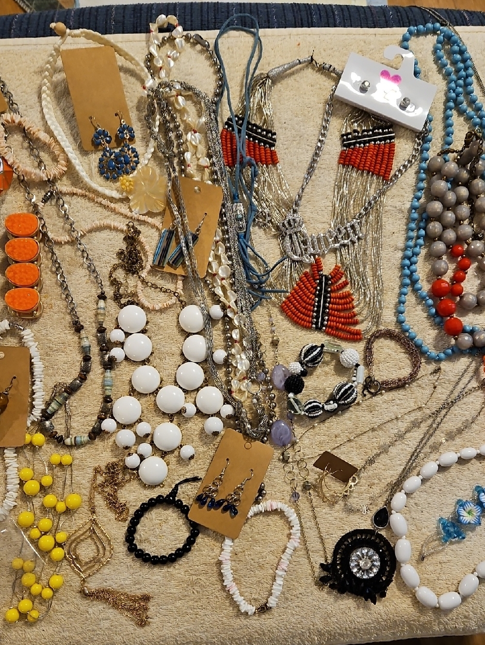 Mystery Bundle 3 pieces of Jewelry. NO CANCELLATIONS ON ACCIDENTAL BIDS - Picture 16 of 17